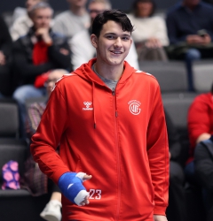 8 - Nikola skadad